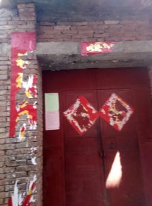 dísticos de unas casas cristianas fueron arruinados en China