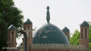 símbolo de la luna creciente y de la estrella ha sido eliminado de la mezquita