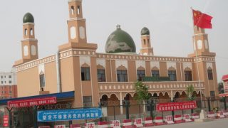 Se ha desmontado la media luna de esta mezquita