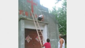 el pueblo de Shunhe, fue cerrada, su cruz fue cubierta