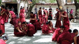 monjes budistas tibetanos