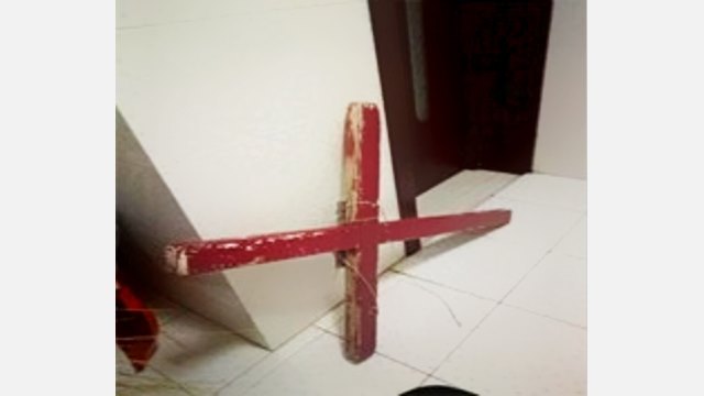 La cruz quitada de la iglesia “Amor verdadero”