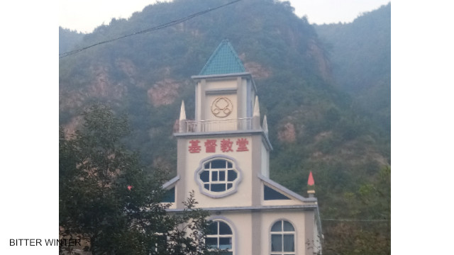 Iglesia emplazada en la aldea de Lian’gou, que sus cruces fueran removidas