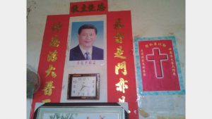 Un retrato de Xi Jinping colocado en el hogar de un cristiano