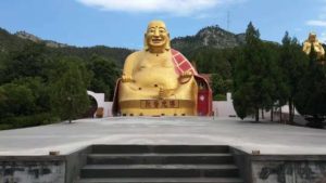 La gigantesca estatua de Buda en el Parque Jiushan