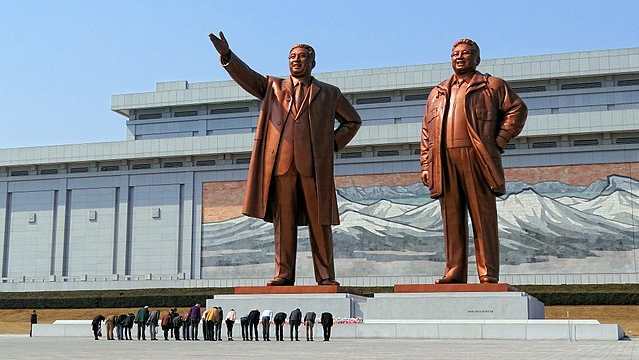 dictadores norcoreanos Kim Il-sung y Kim Jong-il