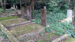 Las tumbas en la villa de Laohong antes de ser exhumadas