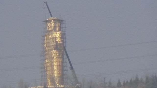 Las autoridades comenzaron a demoler el Buda Gigante de 29.9 metros de altura