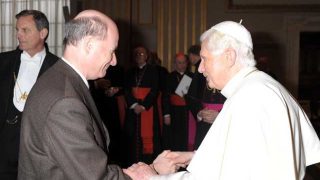 El Papa Benedicto XVI felicitó al Prof. Introvigne