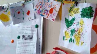Pinturas realizadas por los niños en el orfanato