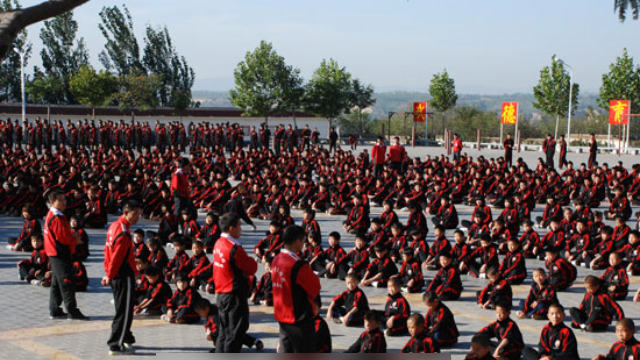 Estudiantes en una escuela de artes marciales del Templo Shaolin