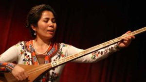 La música uigur Sanubar Tursun