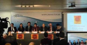 Oradores en la conferencia de prensa en Bruselas