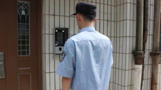 Policías probando un sistema de reconocimiento facial