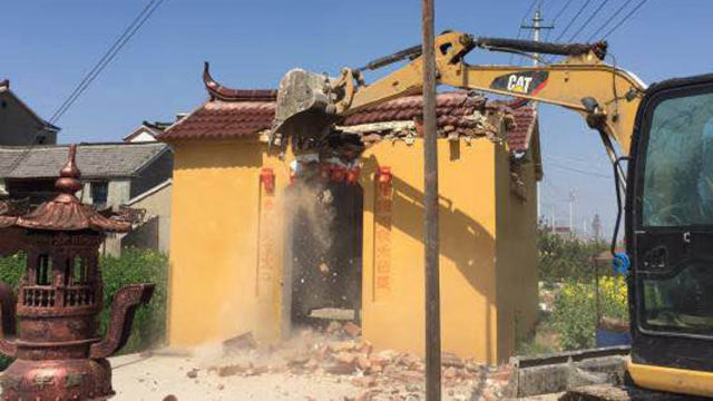 En un plazo de 26 días, casi 6 000 templos de Tudi fueron demolidos en la ciudad de Gaoyou de la provincia de Jiangsu.