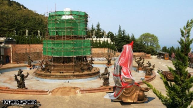 La estatua de “Kwan Yin derramando gotas de agua” fue desmantelada a fines de abril.
