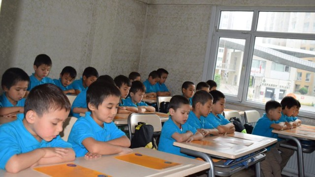 Niños uigures, la mayoría de ellos huérfanos