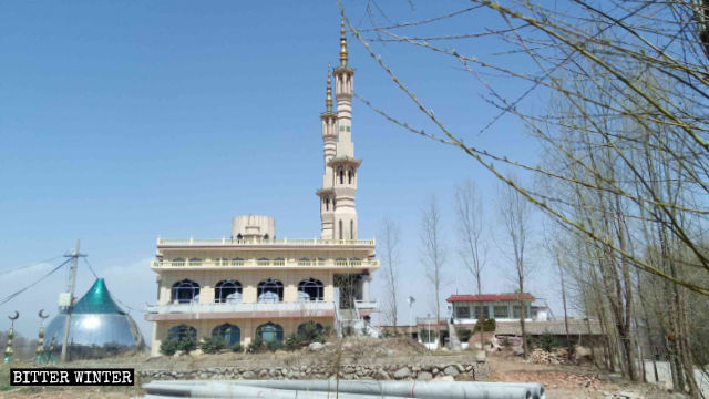 La cúpula de la mezquita de Shenjiaping emplazada en la prefectura autónoma Hui de Linxia, en la provincia de Gansu, fue desmantelada.