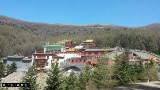 Vista panorámica del Templo de Jixiang situado en el monte de Wutai.