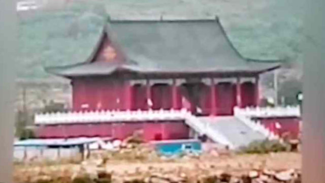 El salón principal del templo de Miaolian antes de ser demolido.