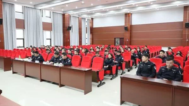Una oficina del Departamento de Seguridad Pública de la ciudad de Xiangtan en la provincia de Hunan convocó a una reunión para promover la campaña para “aniquilar el crimen de pandillas y eliminar el mal”.