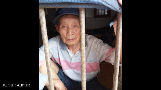 En el mes de julio, Yan Chunxiang fue recluido en un hospital psiquiátrico de la ciudad de Ezhou.