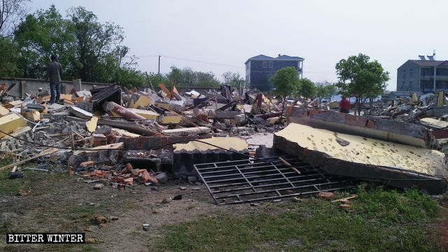 El 12 de abril se demolieron más habitaciones y una sala del Templo de Xi.