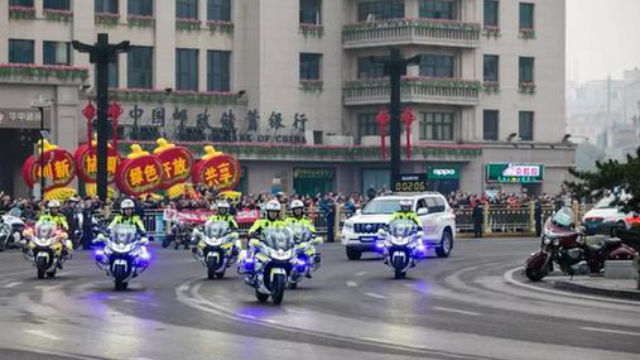 En preparación para el 70 aniversario, la policía de Xi'an, capital de la provincia de Shaanxi, puso en marcha una operación de mantenimiento de la estabilidad de tres meses de duración.