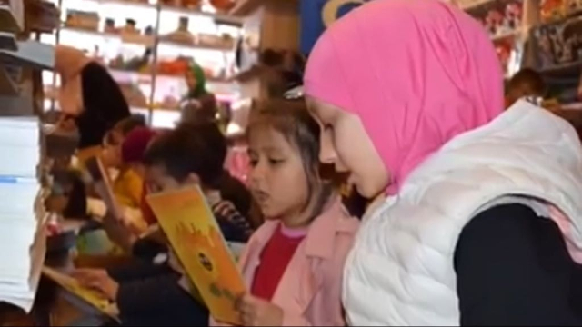 Los alumnos de Hira’i de visita en la librería de Hira’i en Estambul.