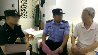 Policías chinos