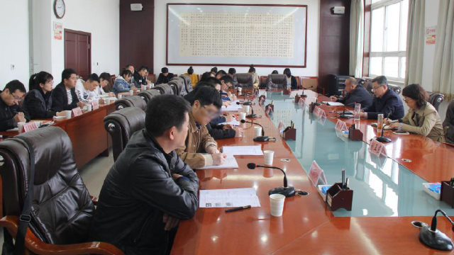 Empleados de la Agencia de Asuntos Étnicos y Religiosos de la ciudad de Yulin, en la provincia de Shaanxi, participan en una capacitación sobre confidencialidad.