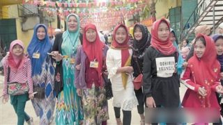 Mujeres y niñas de la minoría cham de Sanya