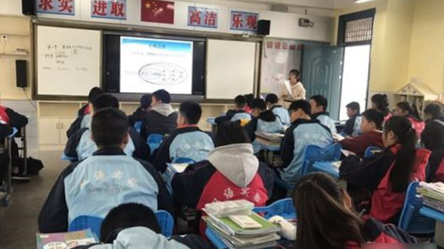 Una clase de biología impartida en una escuela secundaria de la provincia de Jiangxi.