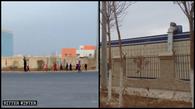 Un oficial de policía está llevando a niños uigures a un hogar de asistencia social.