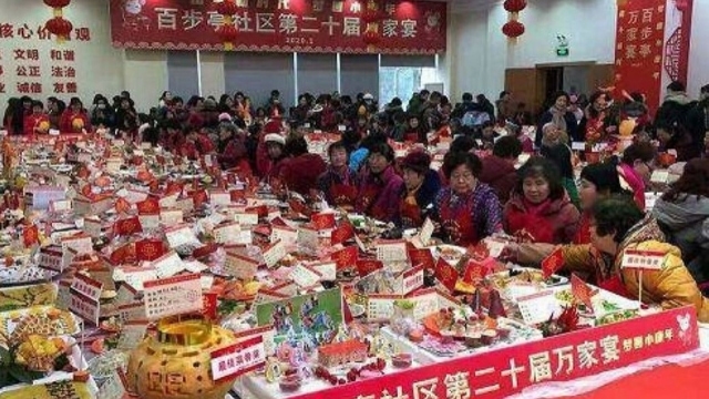 La cena compartida récord mundial celebrado en Wuhan el 18 de enero de 2020, con la asistencia de más de 40 000 familias, fue un factor crucial en la propagación del virus