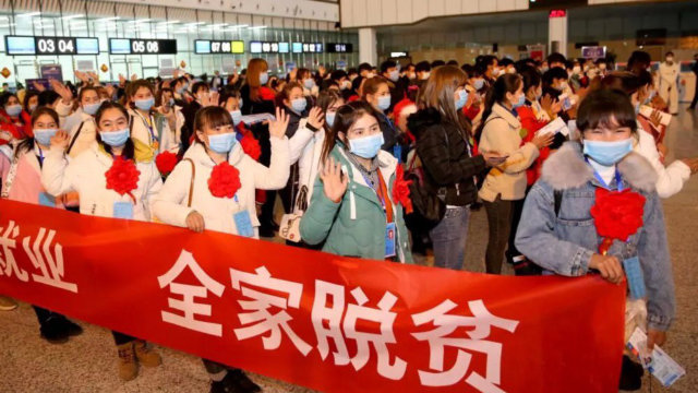 En el mes de febrero, 174 agricultores procedentes de la prefectura de Jotán de Sinkiang fueron enviados a trabajar a la ciudad de Changsha, en la provincia central de Hunan.