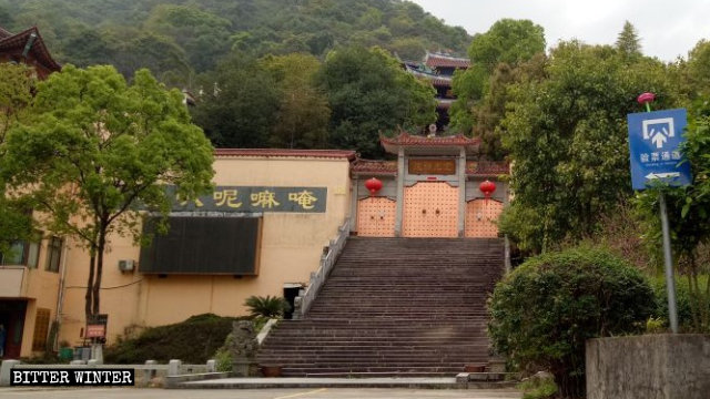 El Templo de Dingguang no estaba abierto a los turistas durante el feriado del Día Internacional de los Trabajadores.