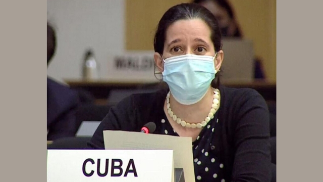 El representante de Cuba presenta la resolución a favor del PCCh firmada por 53 países ante el Consejo de Derechos Humanos, en Ginebra (tomado de la televisión web de la ONU).