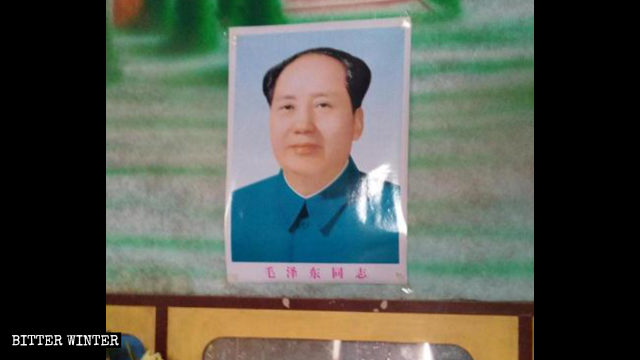 En todos los hogares de una aldea de Shandong se pueden encontrar retratos de Mao Zedong.