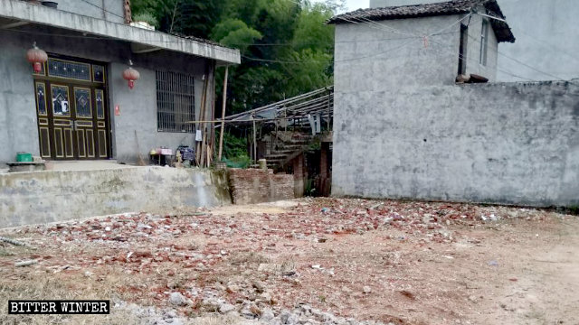 Un lugar perteneciente a la Iglesia adventista del séptimo día que se encontraba emplazado en Huanggu fue convertido en escombros.