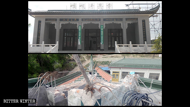 La mezquita de Yaoxian emplazada en la aldea de Tangjiawan del distrito de Kongtong fue despojada de su cúpula.