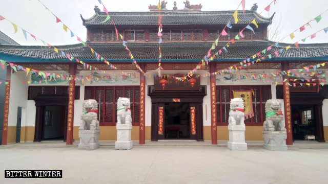 El templo perteneciente a una religión popular había sido construido gracias al dinero recaudado por los aldeanos.