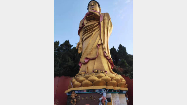 La estatua de Amitabha que se encontraba situada en el Templo de Huazang.